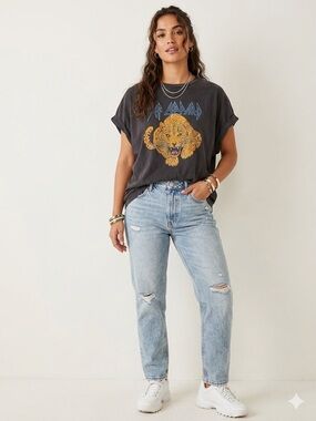 Vintage-Style Black Graphic Tee Def Leppard